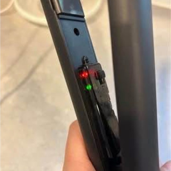 Pin straight hair straightener in black - Picture 4 of 6